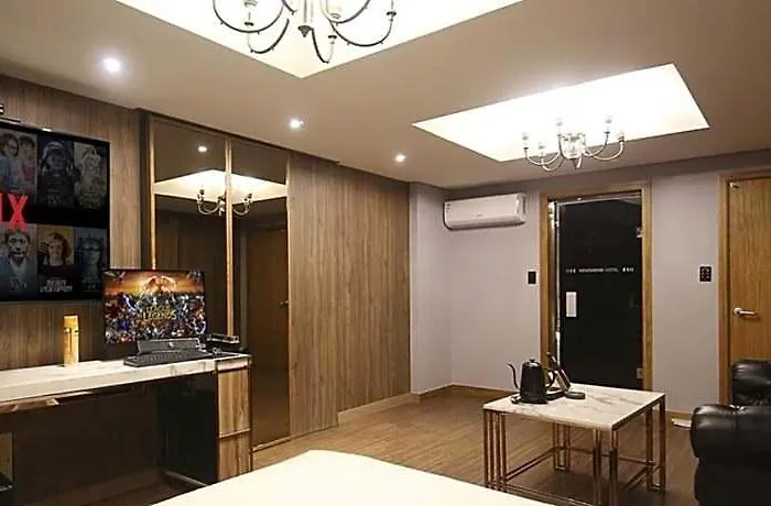 Newmond 3*