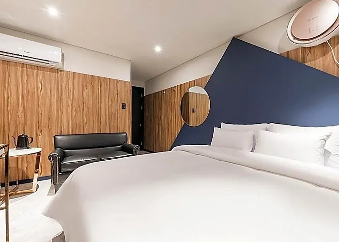 Otel Newmond 3*