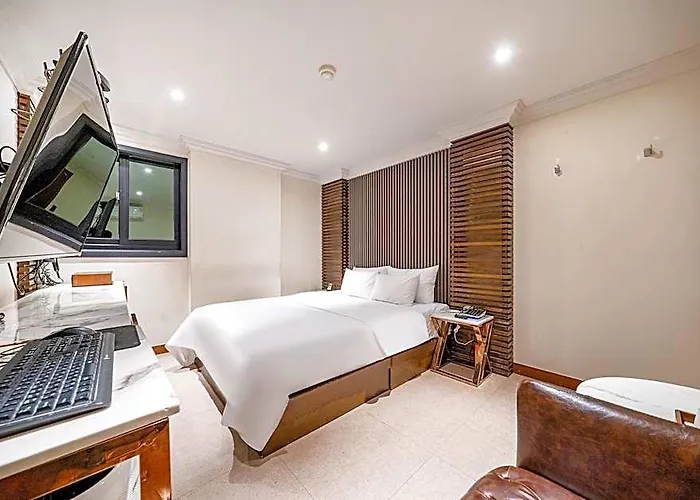 Hotel Newmond