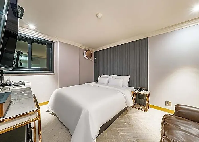 Newmond Hotel
